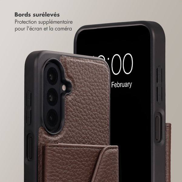 Selencia Coque de télephone Sera avec cordon et porte-cartes enveloppe Samsung Galaxy A18 / A17 / A26 - Chocolate Brown