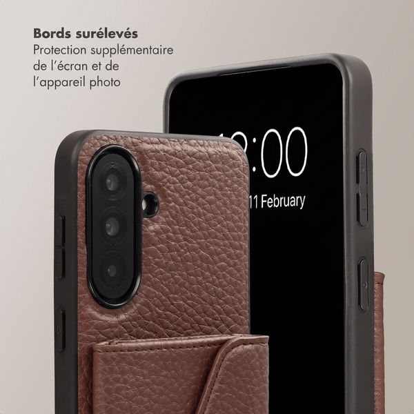 Selencia Coque de télephone Sera avec cordon et porte-cartes enveloppe Samsung Galaxy A36 - Chocolate Brown