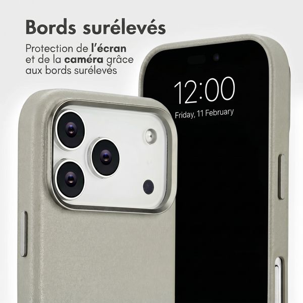Accezz Étui de télephone portefeuille en cuir 2-en-1 avec MagSafe Apple iPhone 18 Pro Max / 17 Pro Max - Light Grey