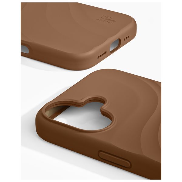 iDeal of Sweden Coque Soft Swirl Silicone MagSafe Apple iPhone 16 - Salted Caramel