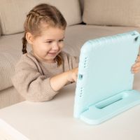 imoshion Coque kidsproof avec poignée Apple iPad 9 (2021) 10.2 pouces / iPad 8 (2020) 10.2 pouces / iPad 7 (2019) 10.2 pouces - Soft Blue