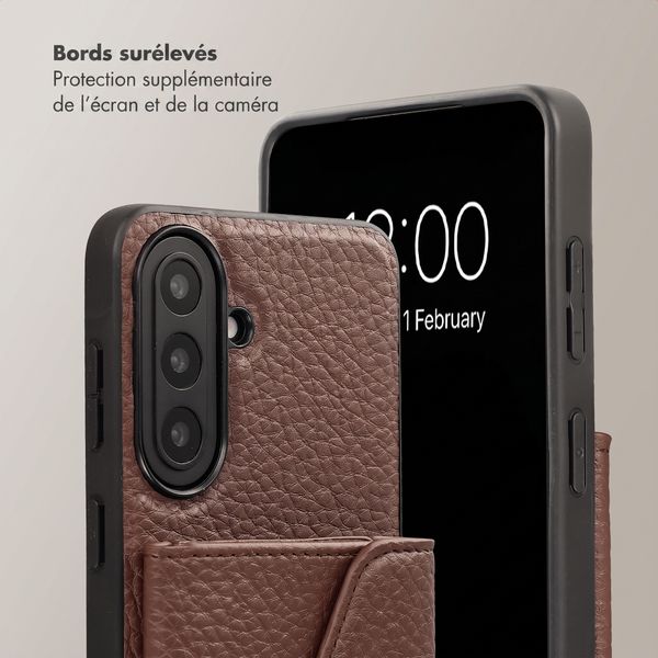 Selencia Coque de télephone Sera avec cordon et porte-cartes enveloppe Samsung Galaxy A57 (5G) - Chocolate Brown