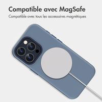 imoshion Coque arrière Color avec Thin MagSafe Ring Apple iPhone 15 Pro - Bleu foncé
