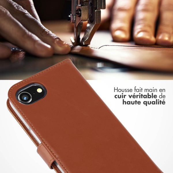 Selencia Étui portefeuille en cuir véritable Apple iPhone 17e / 16e - Marron clair