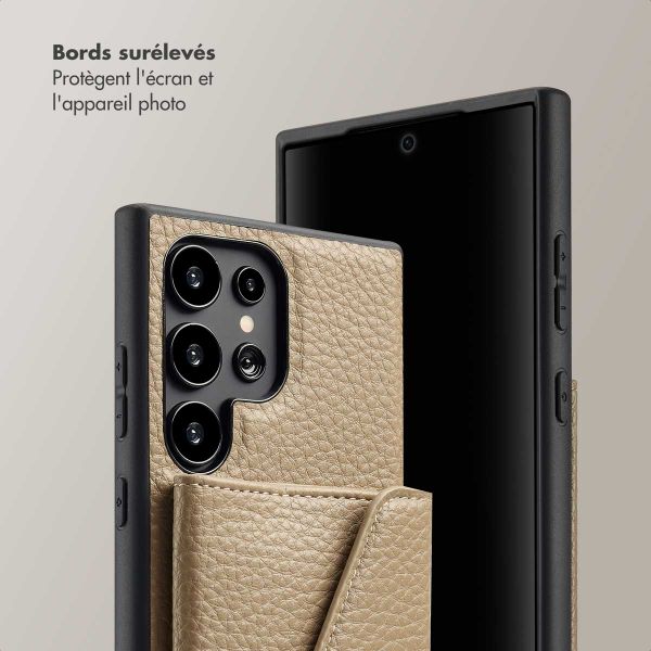 Selencia Coque de télephone Sera avec cordon et porte-cartes enveloppe Samsung Galaxy S24 Ultra - Taupe