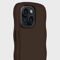 Holdit Coque Wavy Apple iPhone 17e / 16e / 15 / 14 / 13 - Chocolate
