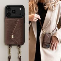 Selencia Coque de télephone Sera avec cordon et porte-cartes enveloppe Apple iPhone 18 Pro / 17 Pro - Chocolate Brown