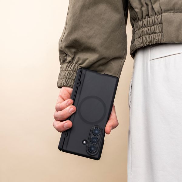 imoshion Color Guard avec MagSafe et support Samsung Galaxy Z Fold 8 Ultra - Noir