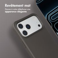 imoshion Coque arrière Color avec cordon amovible et MagSafe Apple iPhone 17 Pro - Black Coffee