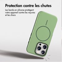 imoshion Coque arrière Color avec Thin MagSafe Ring Apple iPhone 15 Pro - Vert foncé