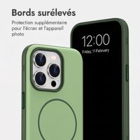 imoshion Coque arrière Color avec Thin MagSafe Ring Apple iPhone 15 Pro - Vert foncé