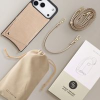 Selencia Coque de télephone Nova Croco avec cordon et porte-cartes Apple iPhone 18 Pro Max / 17 Pro Max - Beige
