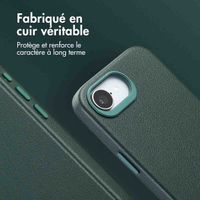 Accezz Coque arrière en cuir avec MagSafe Apple iPhone 17e / 16e - Cedar Green