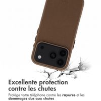 Accezz Coque arrière en cuir avec MagSafe Apple iPhone 18 Pro / 17 Pro - Marron café
