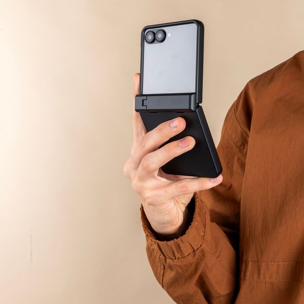 imoshion Color Backcover avec support Samsung Galaxy Z Flip 8 - Noir