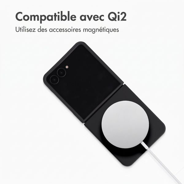 Accezz Coque Liquid Silicone avec MagSafe Samsung Galaxy Z Flip 8 - Noir