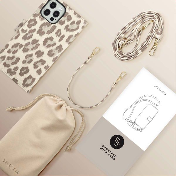 Selencia Étui de télephone portefeuille imprimé léopard Sabi Apple iPhone 12 (Pro) - Soft Ivory