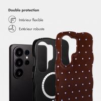Selencia Coque arrière Vivid Wavy avec MagSafe Samsung Galaxy S26 Ultra - Happy Dots Chocolate