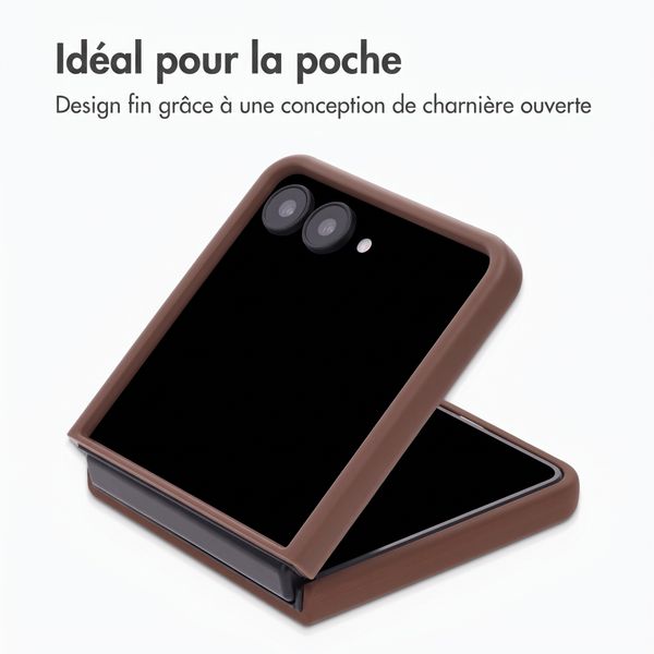 Accezz Coque Liquid Silicone avec MagSafe Samsung Galaxy Z Flip 8 - New Tea Brown