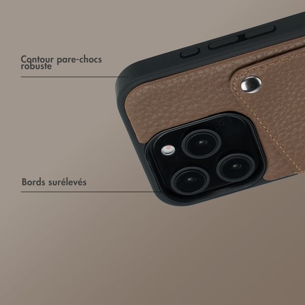 Selencia Coque Riva avec porte-cartes Apple iPhone 15 Pro - Mocha Brown