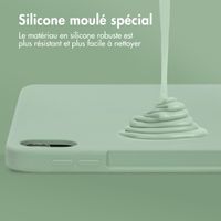 Accezz Coque Liquid Silicone avec porte-stylet Apple iPad Air 11 pouces (2026) M4 / (2025) M3 / (2024) M2 / Air 5 (2022) / Air 4 (2020) - Vert clair
