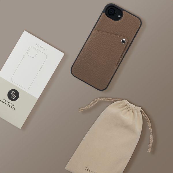 Selencia Coque Riva avec porte-cartes Apple iPhone 17e / 16e - Mocha Brown