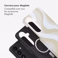 Selencia Coque arrière Vivid avec MagSafe Samsung Galaxy S26 - Desert Waves Beige