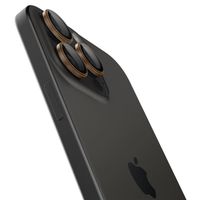 Spigen Optik Pro EZ Fit Lens Protector - Protection d'objectif de caméra (lot de 2) Apple iPhone 17 Pro (Max) / 16 Pro (Max) / 15 Pro (Max) / 14 Pro (Max) - Desert Titanium