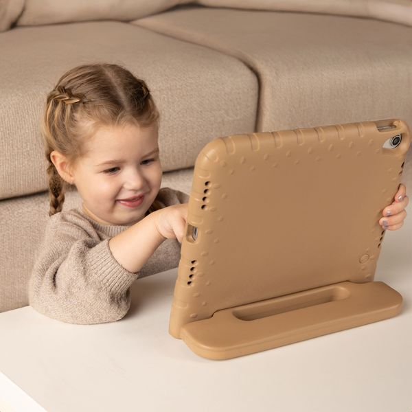 imoshion Coque kidsproof avec poignée Apple iPad 9 (2021) 10.2 pouces / iPad 8 (2020) 10.2 pouces / iPad 7 (2019) 10.2 pouces - Beige