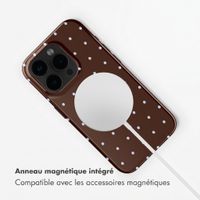 Selencia Coque arrière Vivid avec MagSafe Apple iPhone 15 Pro - Happy Dots Chocolate