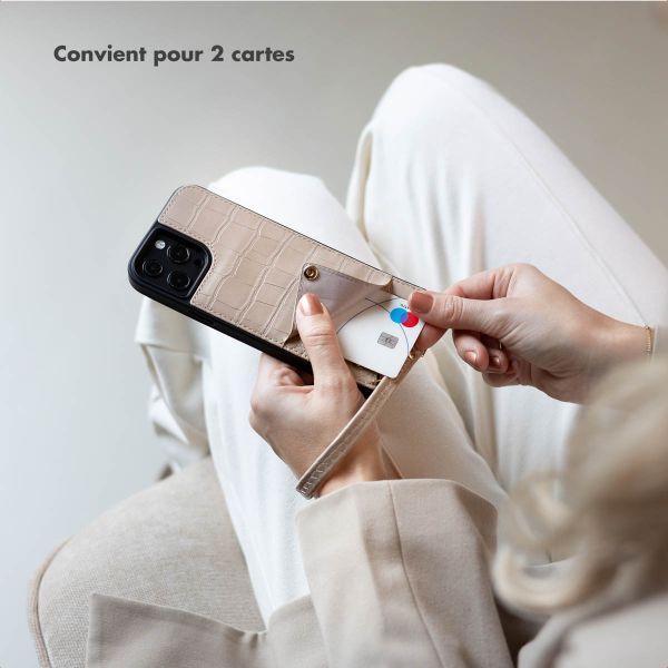 Selencia Coque de télephone Nova Croco avec cordon et porte-cartes Apple iPhone 15 - Beige