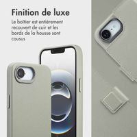 Accezz Étui de télephone portefeuille en cuir 2-en-1 avec MagSafe Apple iPhone 17e / 16e - Light Grey
