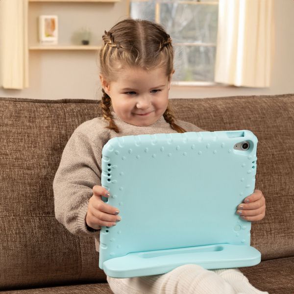 imoshion Coque kidsproof avec poignée Apple iPad 9 (2021) 10.2 pouces / iPad 8 (2020) 10.2 pouces / iPad 7 (2019) 10.2 pouces - Soft Blue
