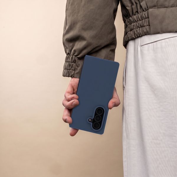 Accezz Coque Liquid Silicone Samsung Galaxy Z Fold 8 Ultra - Bleu foncé
