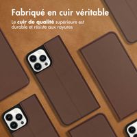 Accezz Étui de télephone Slim Folio en cuir de qualité supérieure Apple iPhone 13 Pro Max - Marron