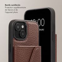 Selencia Coque de télephone Sera avec cordon et porte-cartes enveloppe Apple iPhone 15 - Chocolate Brown