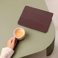 imoshion Coque tablette Trifold Apple iPad 9 (2021) 10.2 pouces / iPad 8 (2020) 10.2 pouces / iPad 7 (2019) 10.2 pouces - Bordeaux