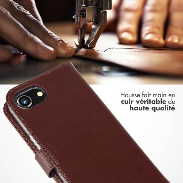 Selencia Étui portefeuille en cuir véritable Apple iPhone 17e / 16e - Marron