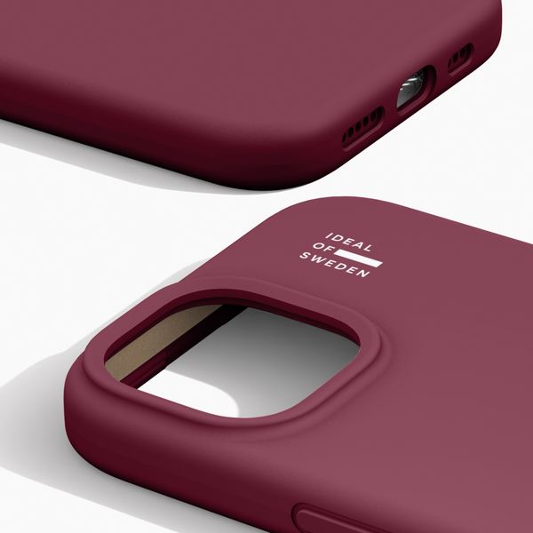 iDeal of Sweden Coque en silicone avec MagSafe Apple iPhone 17e / 16e / 15 / 14 / 13 - Fine Wine
