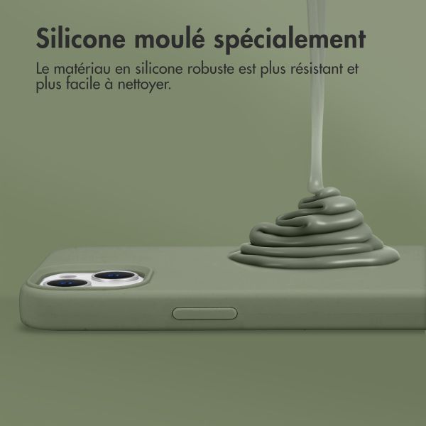 Accezz Coque Liquid Silicone avec MagSafe Apple iPhone 17 - Cooper Green