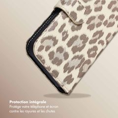 Selencia Étui de télephone portefeuille imprimé léopard Sabi Apple iPhone 12 (Pro) - Soft Ivory
