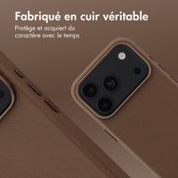 Accezz Coque arrière en cuir avec MagSafe Apple iPhone 18 Pro Max / 17 Pro Max - Marron café