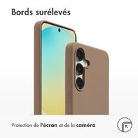 Accezz Coque Liquid Silicone avec MagSafe Samsung Galaxy S25 FE - Marron clair