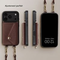 Selencia Coque de télephone Sera avec cordon et porte-cartes enveloppe Apple iPhone 18 Pro Max / 17 Pro Max - Chocolate Brown