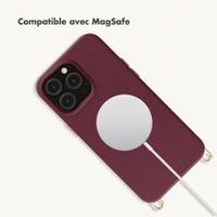 Selencia Coque arrière Rivièra avec MagSafe avec crochets amovibles Apple iPhone 14 Pro - Bold Burgundy