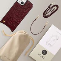 Selencia Coque de télephone Nova Croco avec cordon et porte-cartes Apple iPhone 14 / 13 - Burgundy