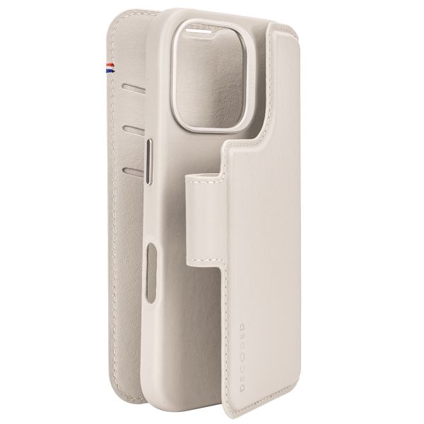 Decoded Portefeuille détachable 2 en 1 en cuir MagSafe Apple iPhone 16 Pro - Clay