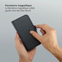 Selencia Étui portefeuille amovible Olyn avec MagSafe Apple iPhone 17 - Noir