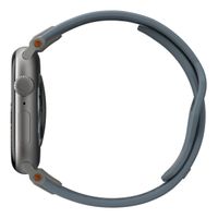 UAG Bracelet Monarch en silicone Apple Watch | 44/45/46/49 mm - Cloud Blue/Titanium