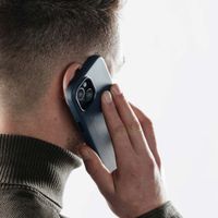 Accezz Coque arrière en cuir avec MagSafe Apple iPhone 13 - Nightfall Blue